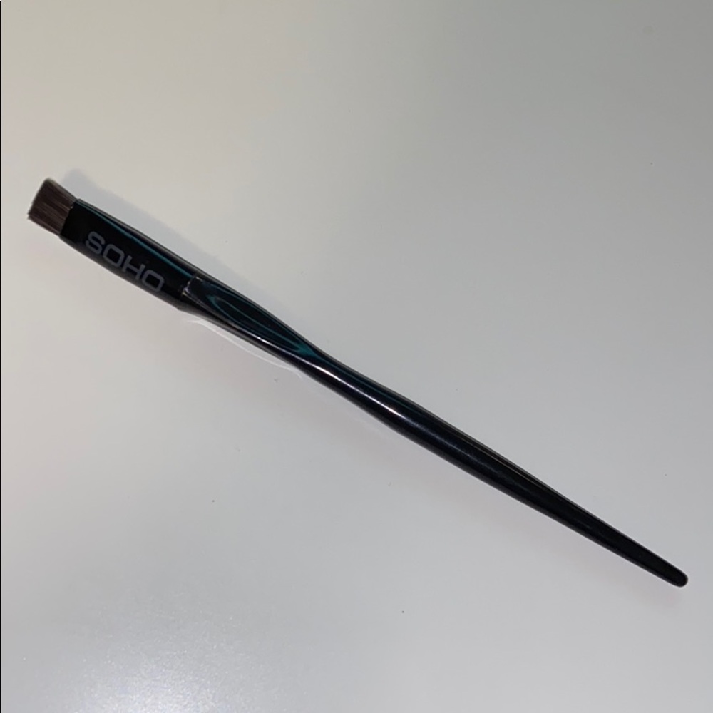 Soho flat brush